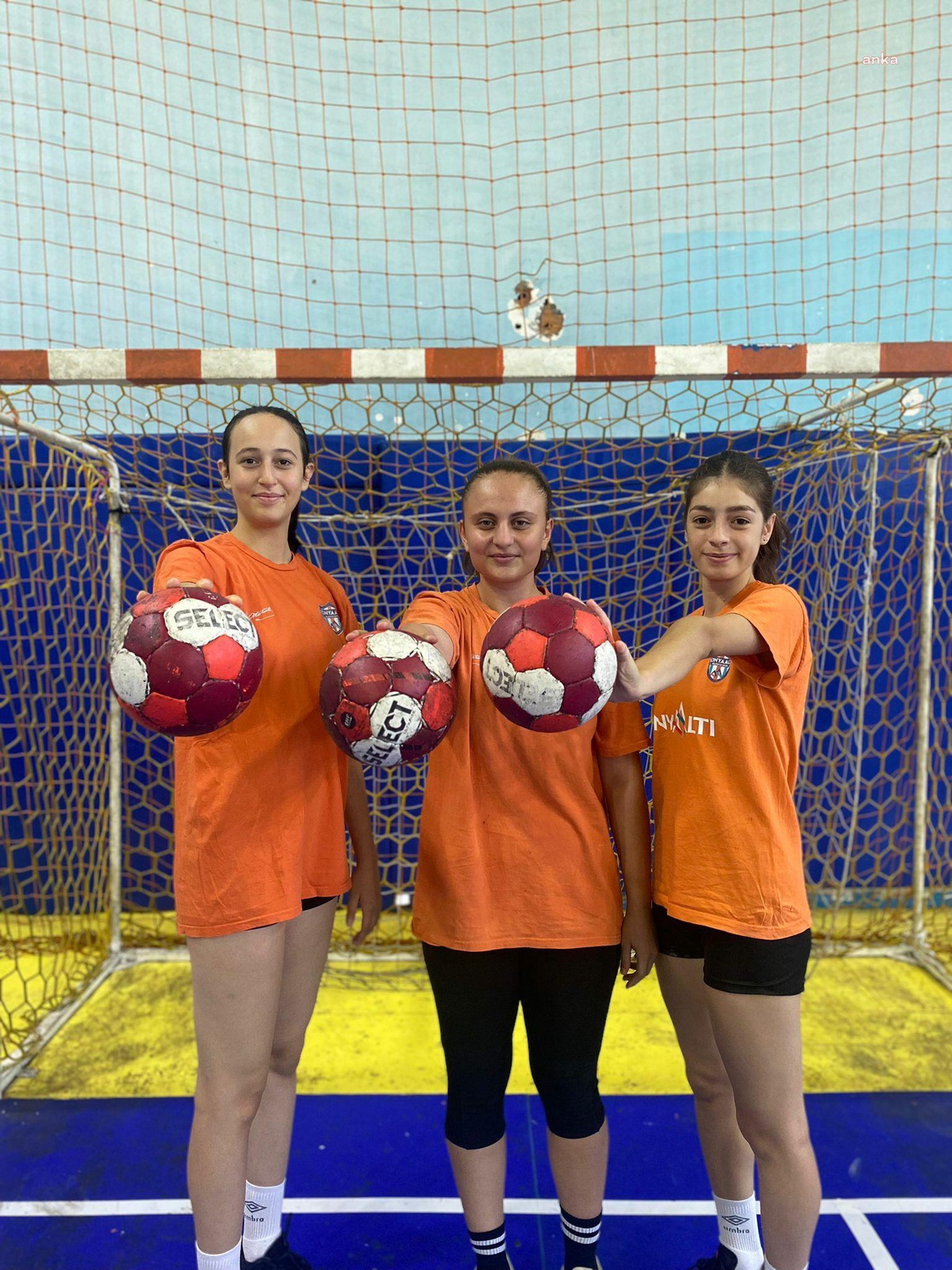 Konyaaltı Spor Kulübü\'nün Hentbol Sporcularına Davet