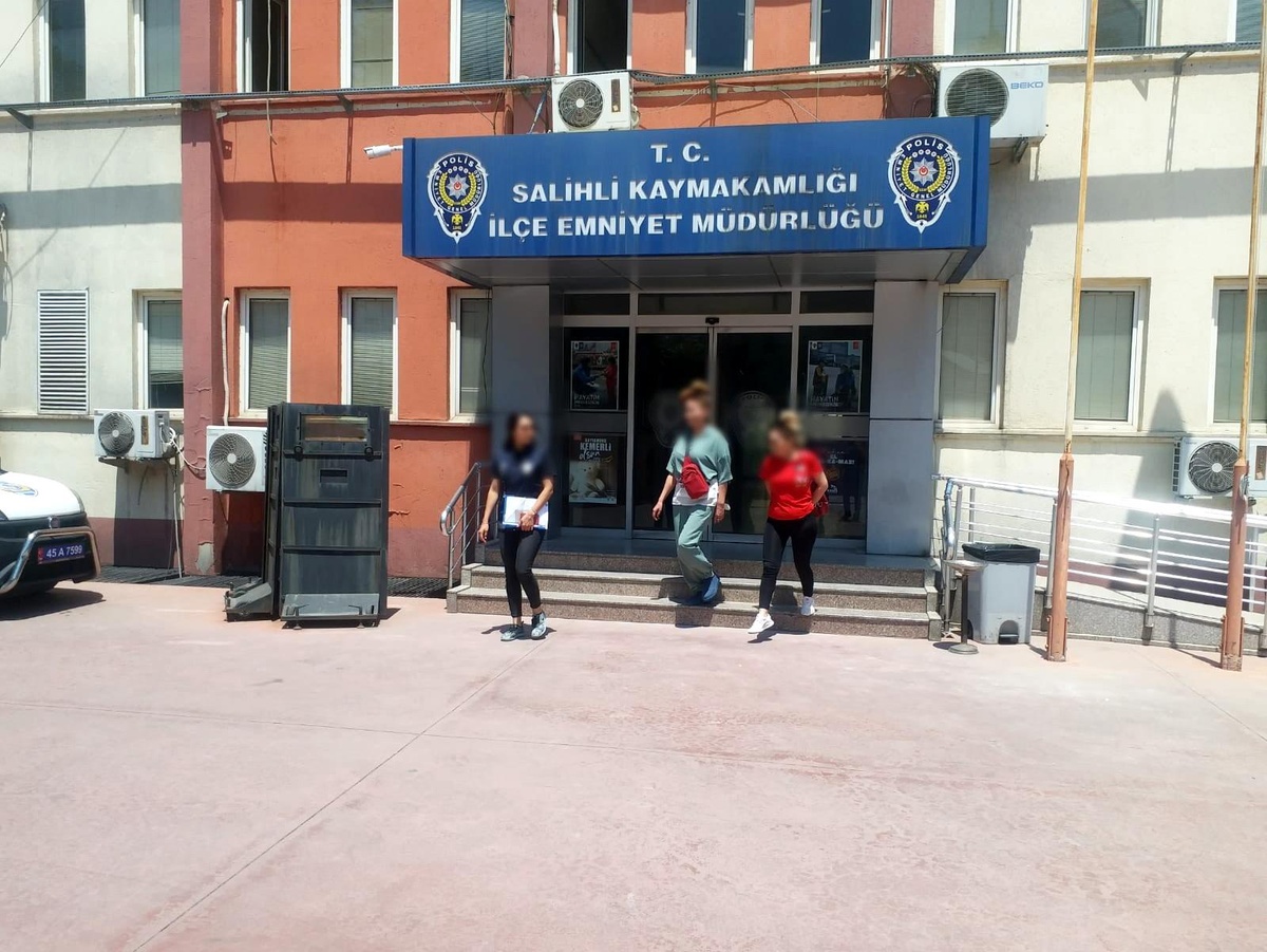 Son dakika haberi | Manisa\'da fuhuş operasyonu: Kırgız uyruklu 2 kadın sınır dışı edildi