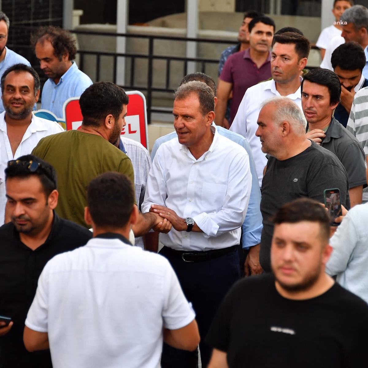 Mersin Büyükşehir Belediyesi Başkanı Vahap Seçer, Tarsus\'ta Vatandaşlarla Buluştu