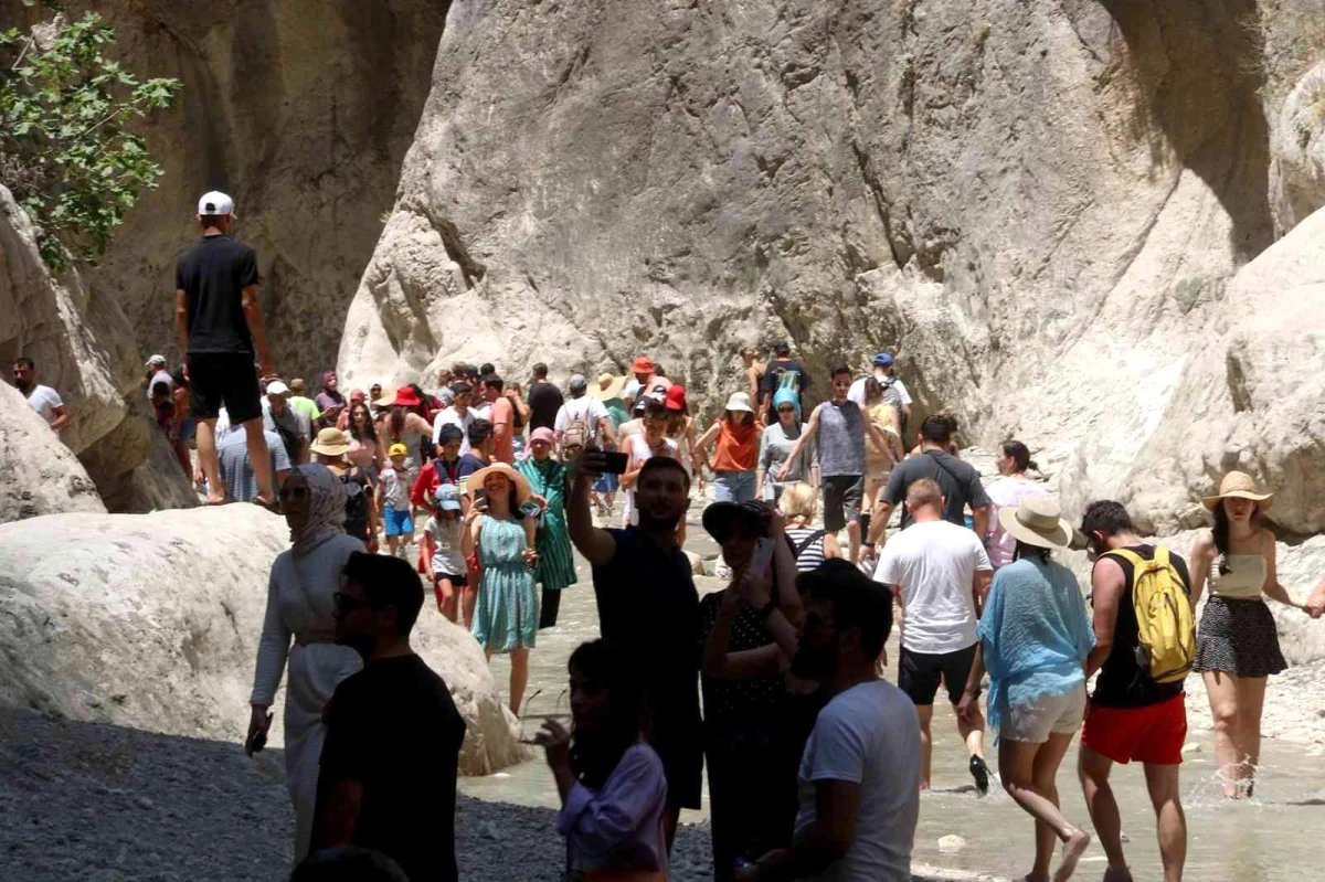 Saklıkent Kanyonu\'nu bayram tatilinde 55 bin kişi ziyaret etti