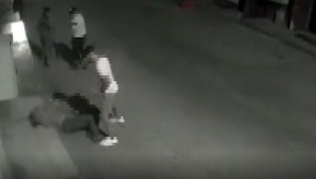 Gasbetmek istediği kişi tek yumruk darbesiyle böyle bayılttı Gasbetmek istediği kişi tek yumruk darbesiyle böyle bayılttı