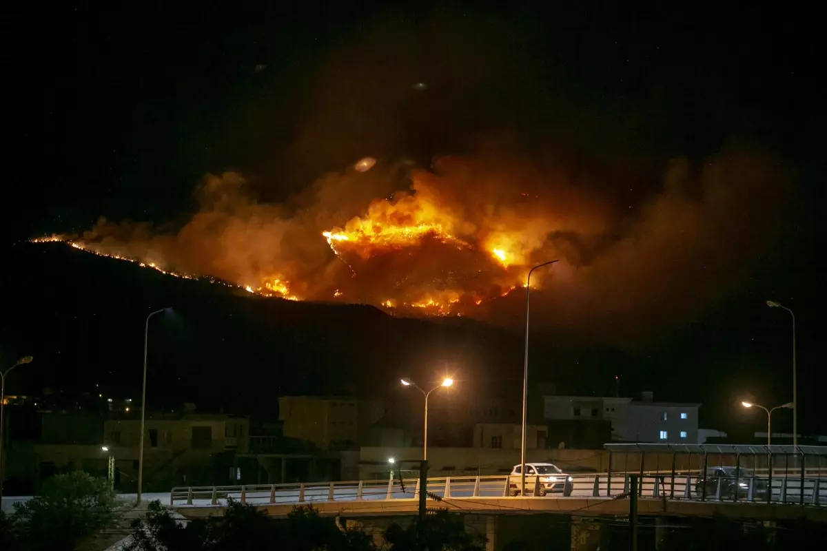 Orman yangınını söndürme çalışmaları sürüyor (3)