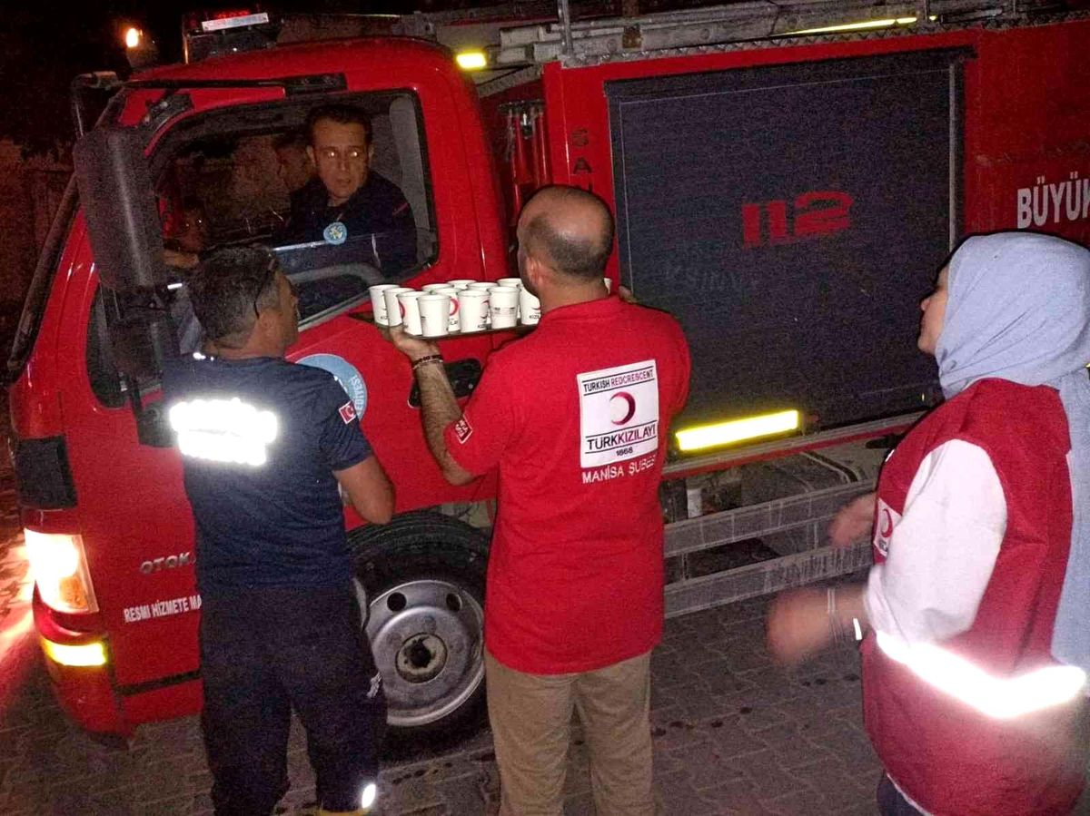 Son dakika haberi! Türk Kızılay'dan Manisa'daki yangın ekiplerine gıda desteği