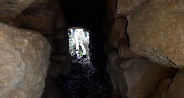 7 asırlık gizli tüneli defineciler talan etti! Küpler dolusu altın çalınmış olabilir 7 asırlık gizli tüneli defineciler talan etti! Küpler dolusu altın çalınmış olabilir
