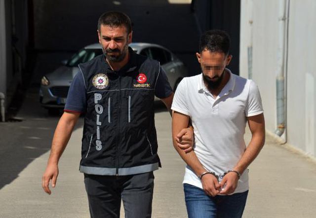 23 kilo esrarla yakalanan şahıstan pes dedirten savunma: Adana sıcağını merak edip, gezmeye geldim 23 kilo esrarla yakalanan şahıstan pes dedirten savunma: Adana sıcağını merak edip, gezmeye geldim