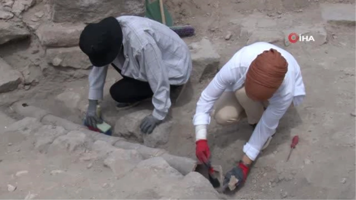 800 yıllık Selçuklu Sarayı\'ndaki kazılarda yeni mekanlar ortaya çıkmaya başladı