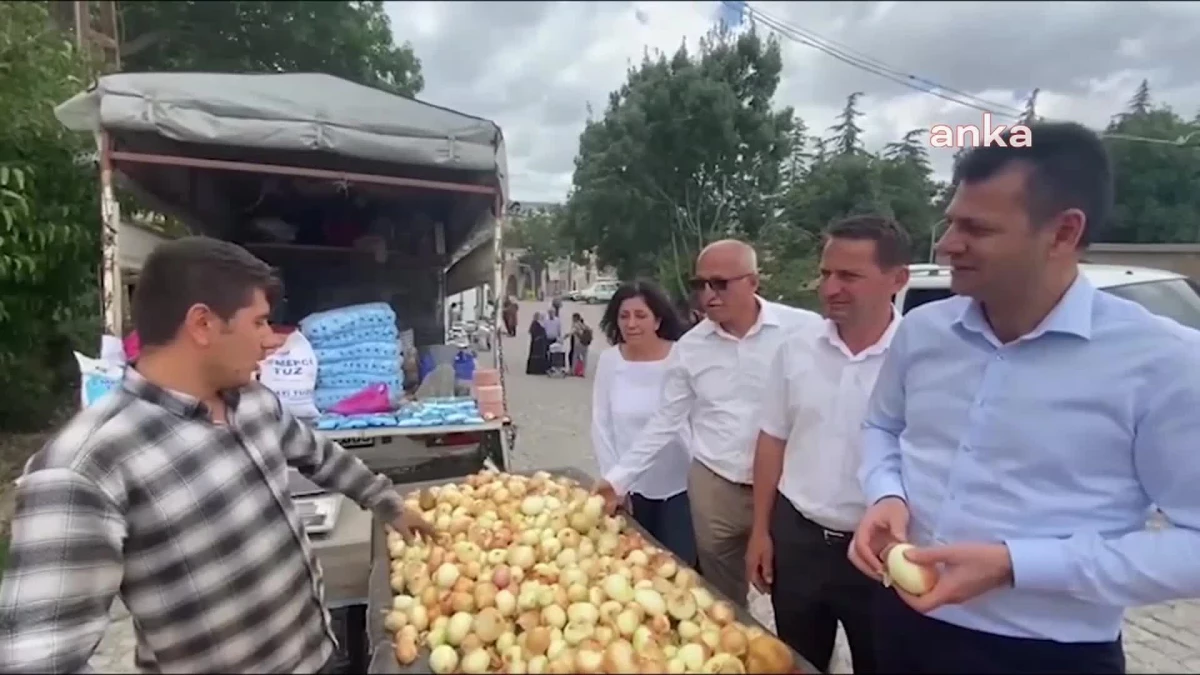 Aksaray\'da Pazarcı, Patatesin Kilosunun 15 Lira Olduğunu Söyledi, İki Patates 980 Gram Geldi: "Patatesin Tanesi 7,5 Lira"