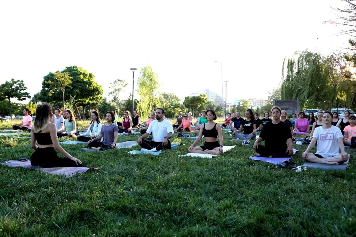 Altınşehirliler, Nilüfer Belediyesi\'nin Yoga Etkinliğinde Buluştu