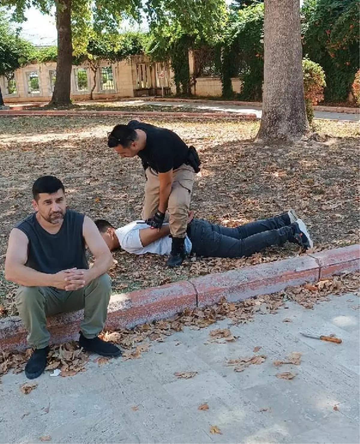 Azerbaycanlı turistin parasını gasbetmeye çalıştı, sivil polise yakalandı