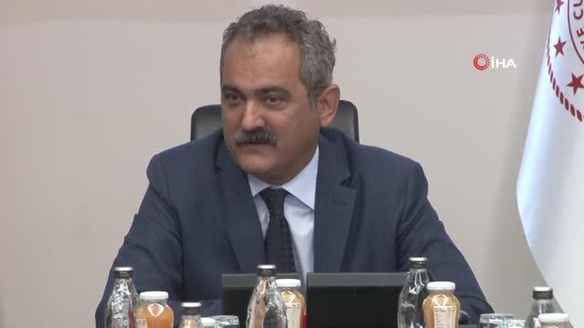 Bakan Özer, namağlup dünya şampiyonu olan gençlerle bir araya geldi