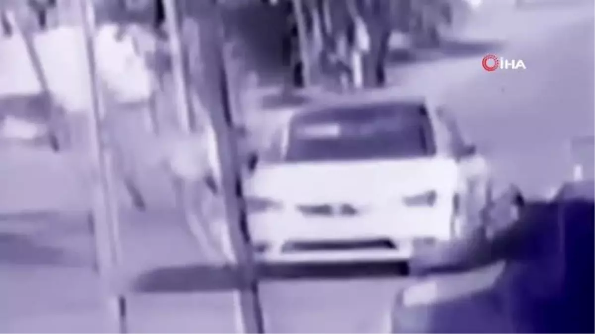 Başakşehir'de ilginç otomobil hırsızlığı kamerada