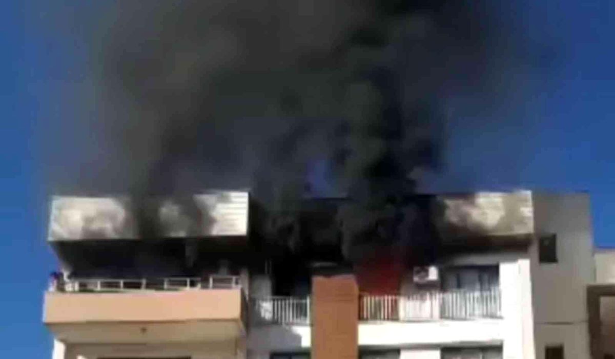 Cizre\'de 5 katlı binada çıkan yangın korkuttu