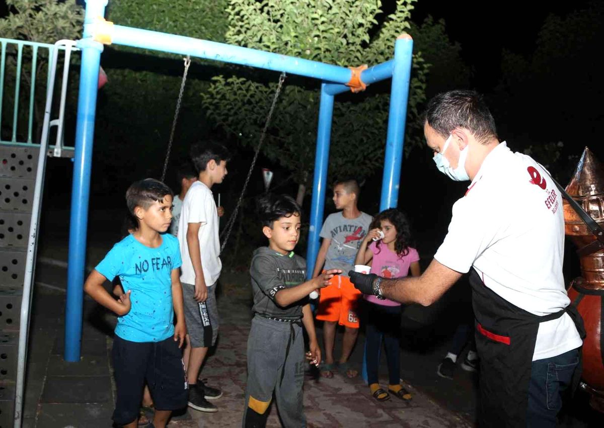 Efeler Belediyesi\'nden sıcak havalarda serinleten ikram