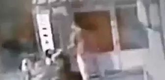 Eşini çocuklarının gözü önünde sokak ortasında darbetti