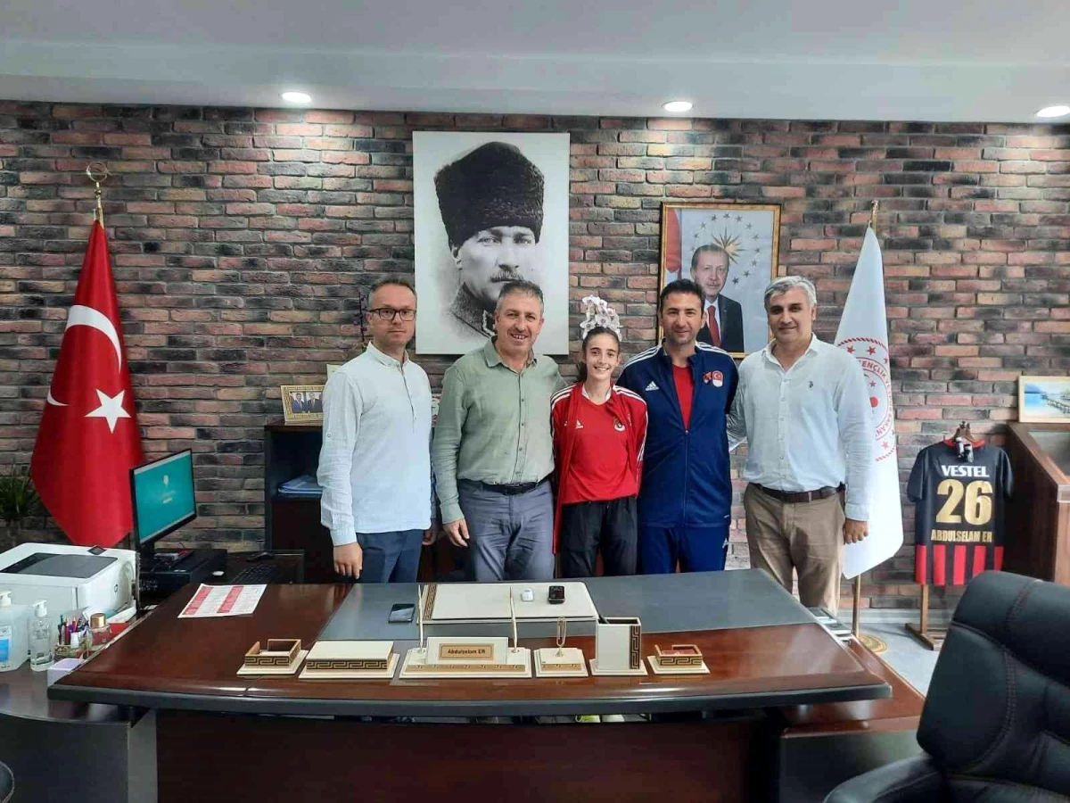 İl Müdürü Er, Avrupa Şampiyonası\'nda Türkiye rekorunu kıran milli sporcuyu ağırladı