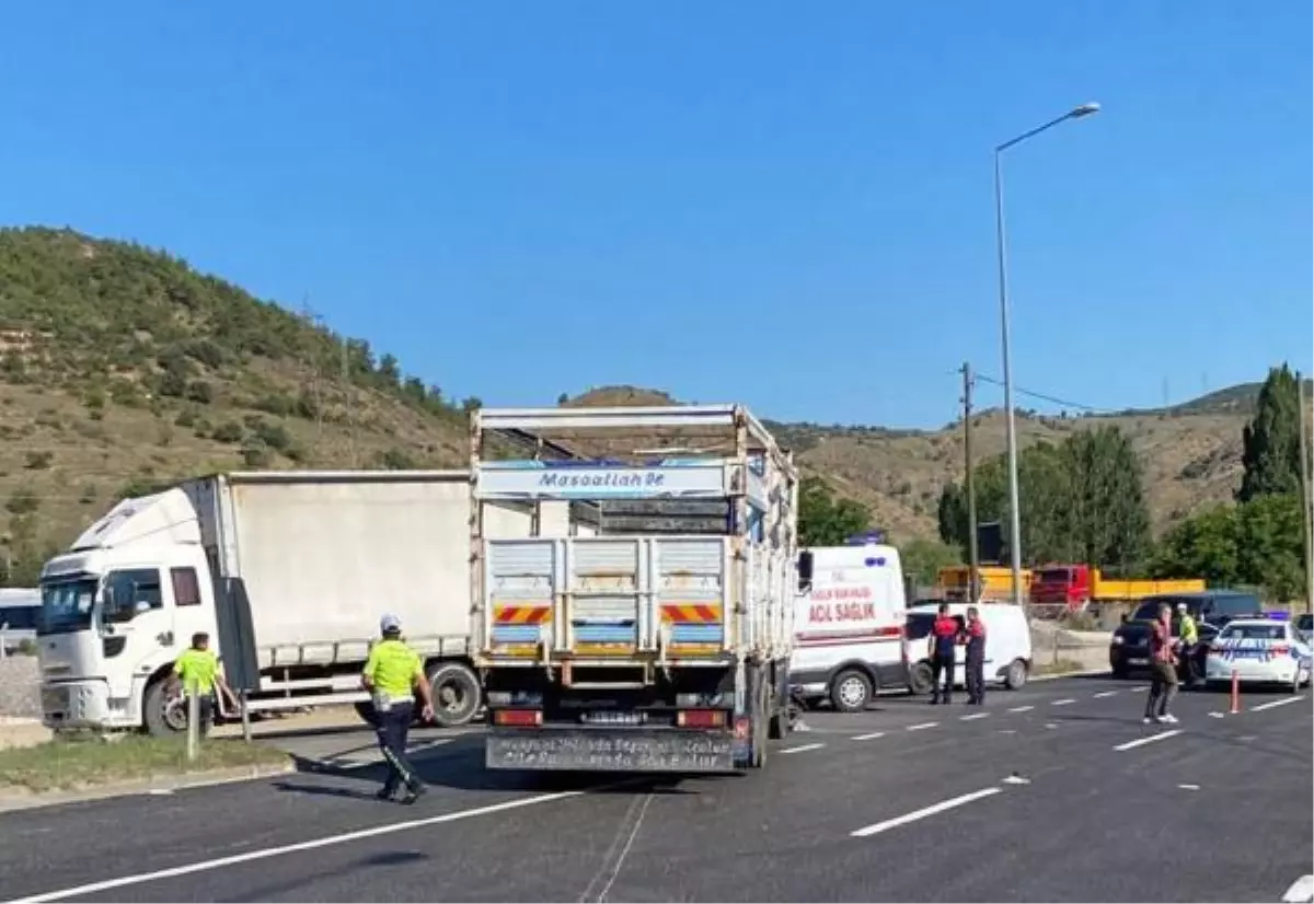 Kamyonun çarptığı motosikletin sürücüsü öldü