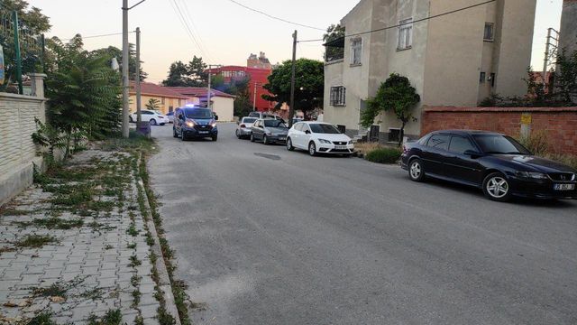 Karısını taciz eden adamı sopayla döverek öldürdü, cansız bedenini de köyün girişine attı Karısını taciz eden adamı sopayla döverek öldürdü, cansız bedenini de köyün girişine attı