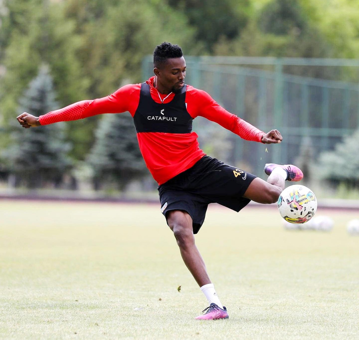 Kayserispor, Mensah\'a kavuşuyor