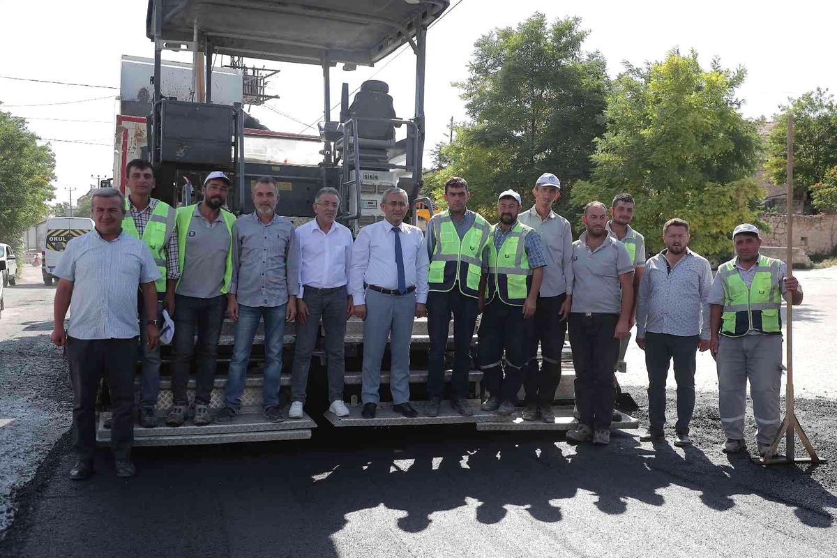 Kütahya\'da OSB servis yoluna sıcak asfalt