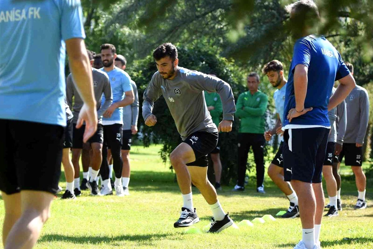 Manisa FK\'nın Afyonkarahisar kampı devam ediyor