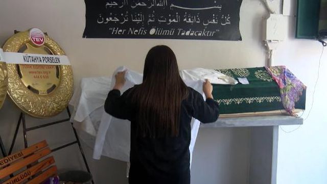 PINAR DAMAR GELİNLİKLE SON YOLCULUĞUNA UĞURLANDI PINAR DAMAR GELİNLİKLE SON YOLCULUĞUNA UĞURLANDI