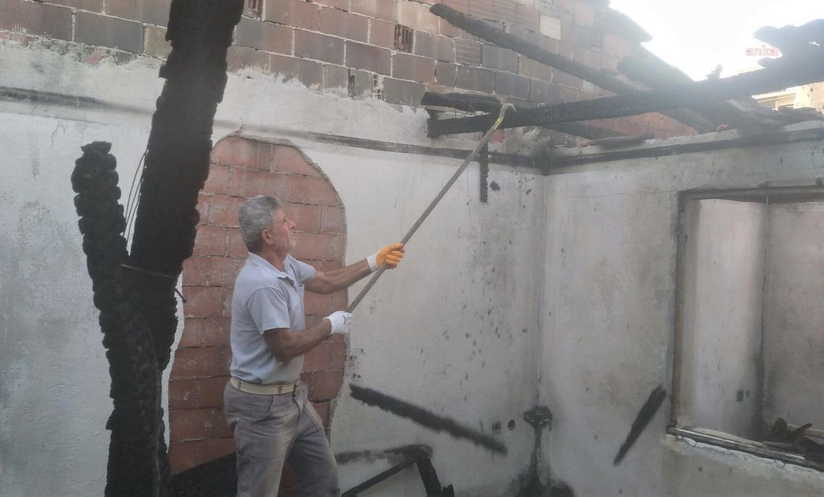 Turgutlu Belediyesi Ekiplerinden Evi Yanan Aileye Destek