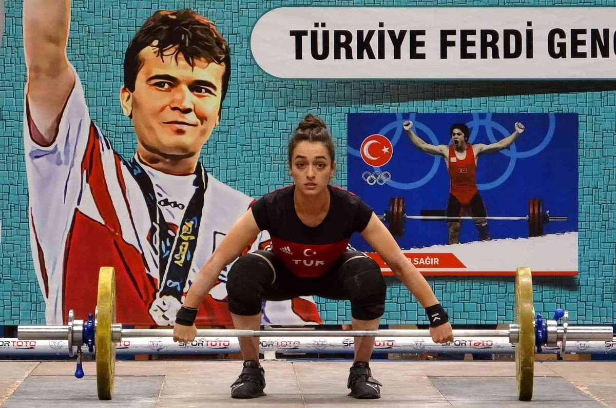 Türkiye Ferdi Gençler ve U23 Halter Şampiyonası, Van\'da başladı
