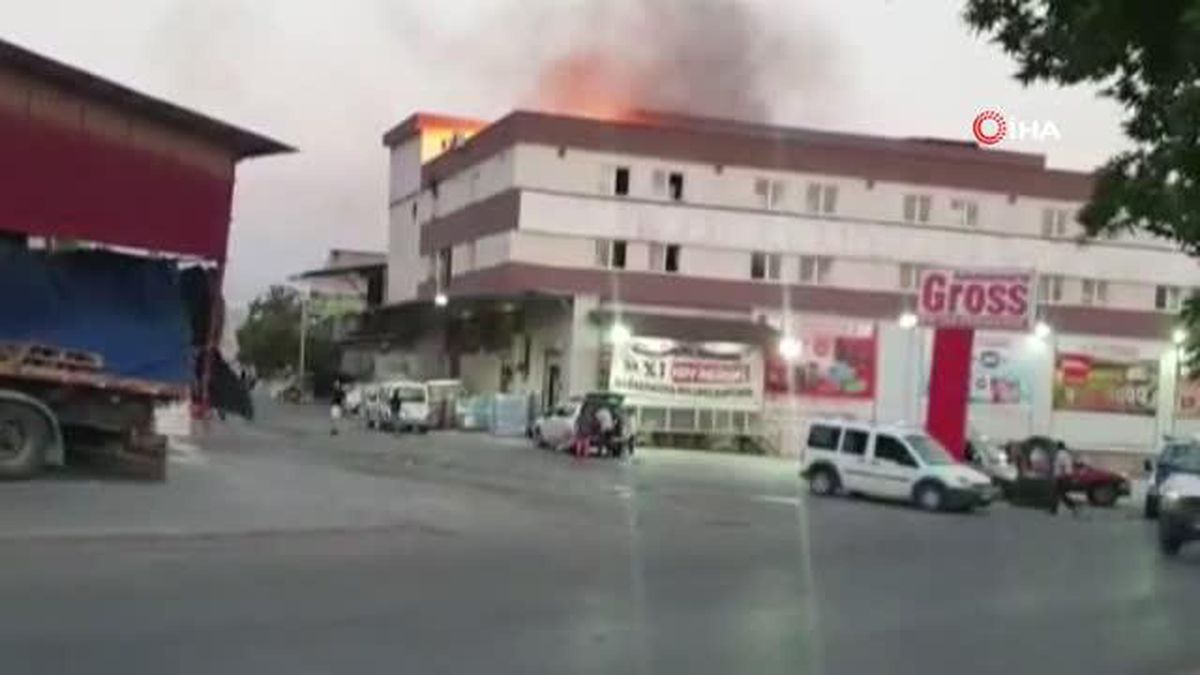 Yangını görüntüleyip, söndürülmesi için dua etti