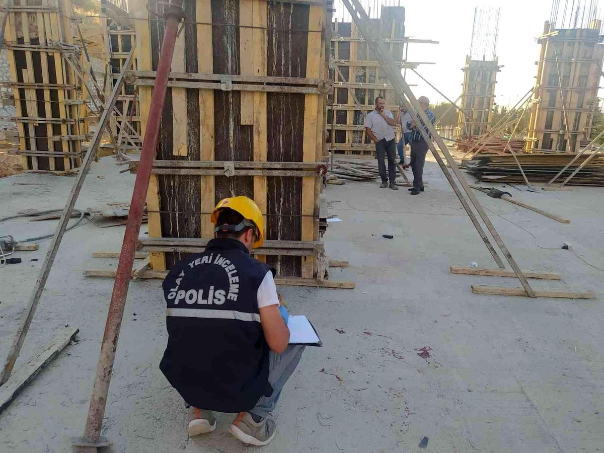 Yurt inşaatında yüksekten düşen işçi ağır yaralandı
