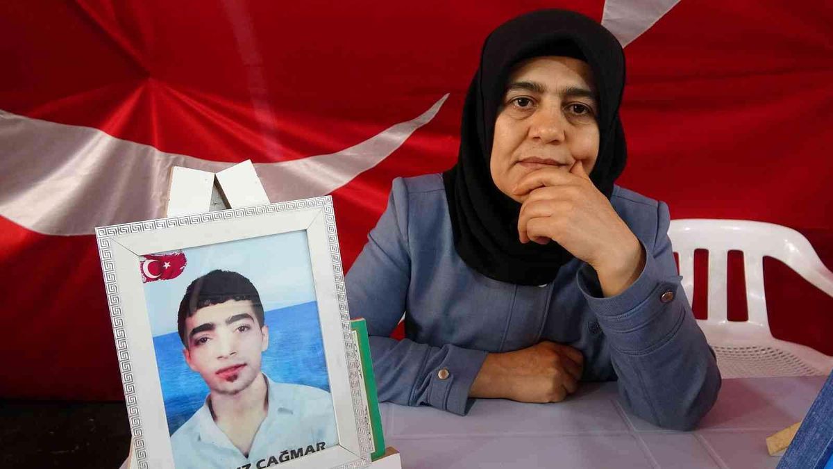 Ailelerin HDP il binası önündeki evlat nöbeti bin 53\'üncü gününde