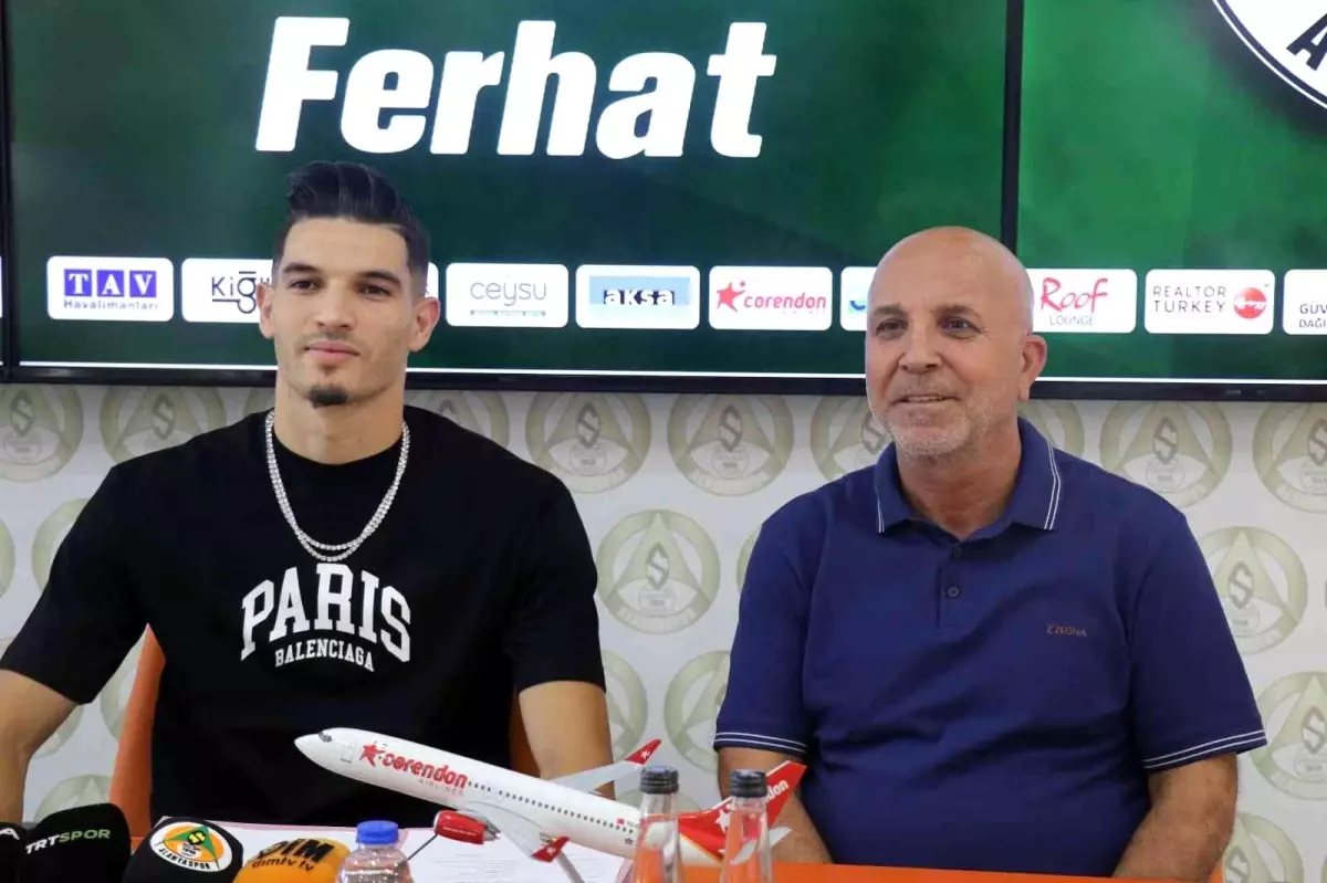 Alanyaspor, Zinedine Ferhat\'ı 2 yıllığına renklerine bağladı