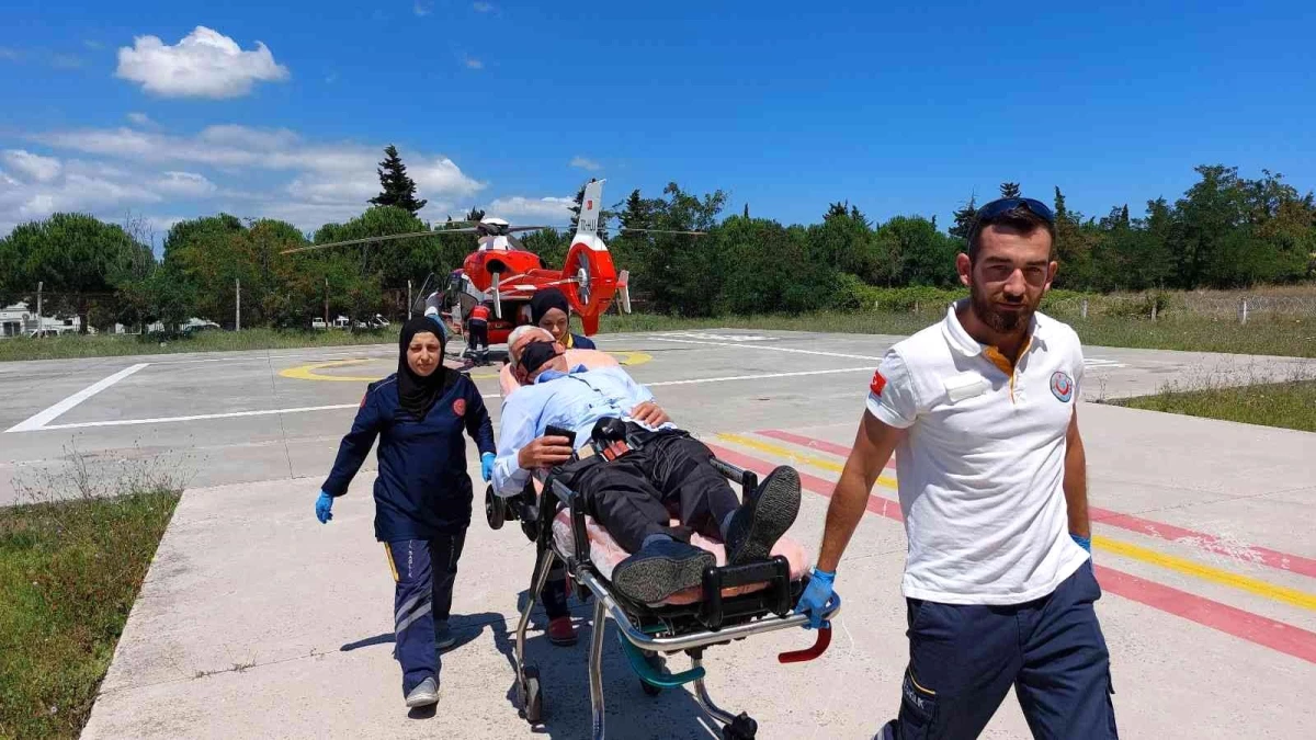 Ambulans helikopter, tarlada hastalanan köylünün yardımına yetişti