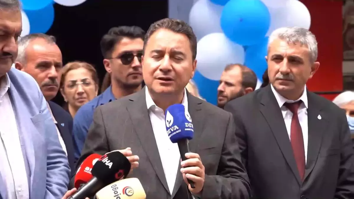 Babacan\'dan "Merkez Bankası" Tepkisi: "Biz Enflasyonu Düşürdük de Bunun Mızmızlığını mı Yaptık?"