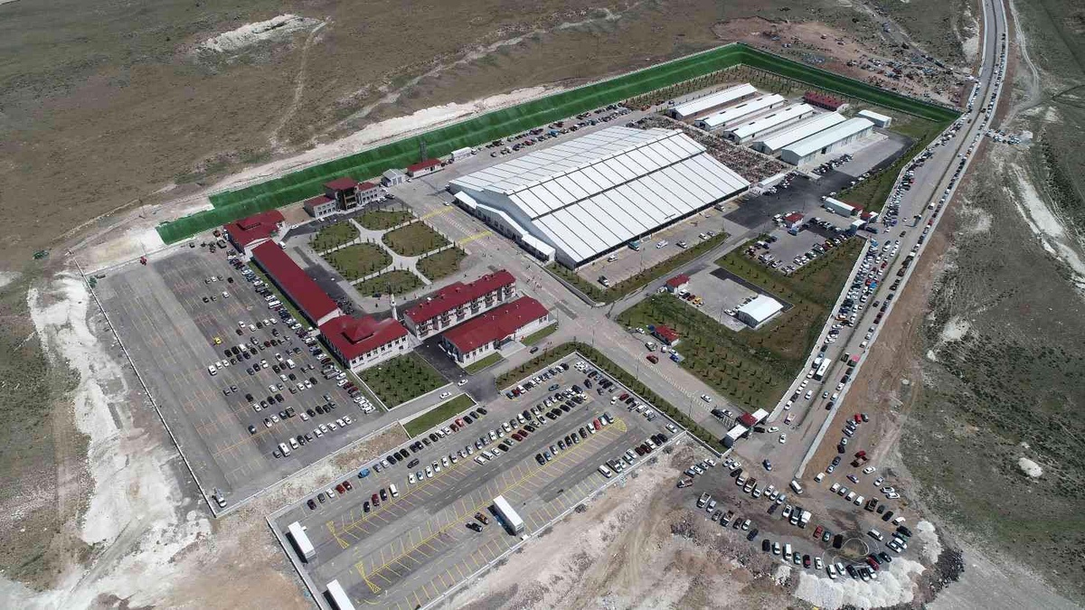 Babacan\'ın Erzurum ziyaretindeki icraat konuşmaları kentte mizah konusu oldu
