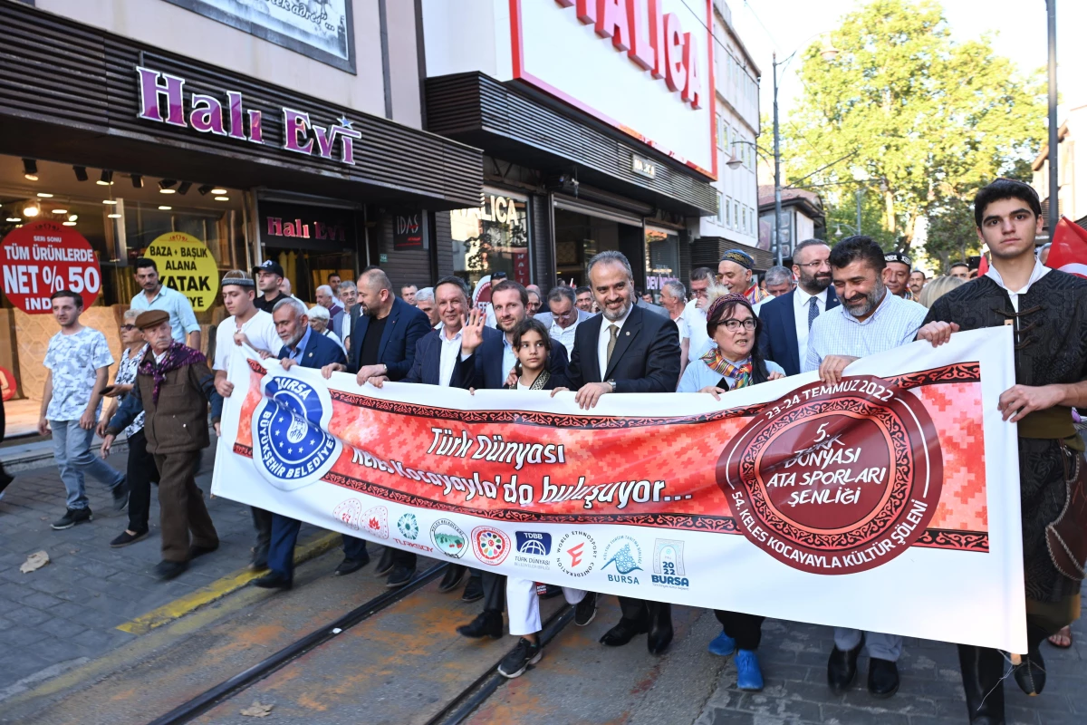 Bursa\'da 5. Türk Dünyası Ata Sporları Şenliği kortej yürüyüşüyle başladı