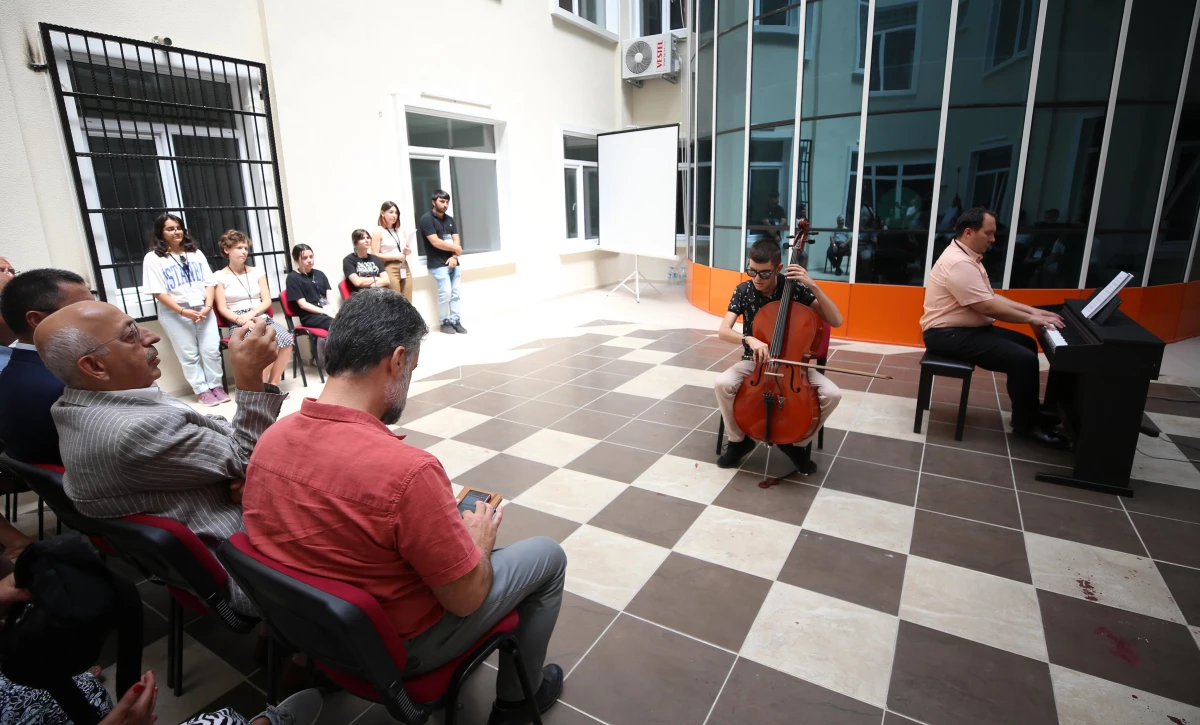 Çanakkale\'de buluşan otizmli öğrenciler üniversitedeki müzik eğitimlerini tamamladı