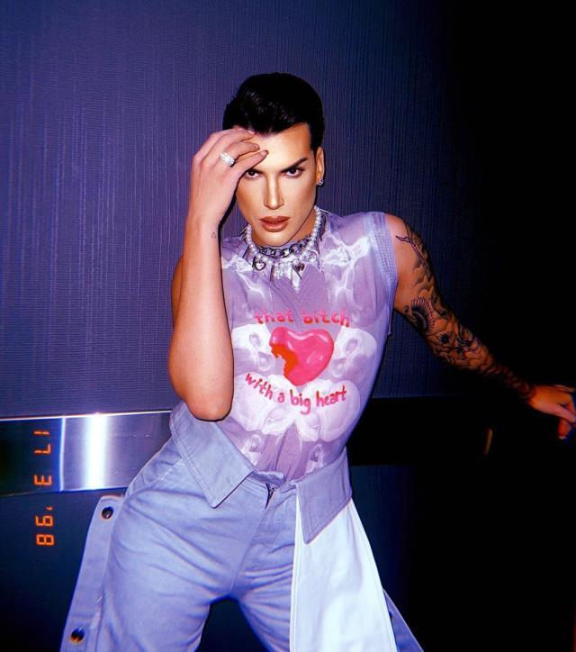 Ece Erken'e Kerimcan Durmaz'a hakaret suçundan 3 yıl 9 ay hapis istemiyle dava açıldı Ece Erken'e Kerimcan Durmaz'a hakaret suçundan 3 yıl 9 ay hapis istemiyle dava açıldı