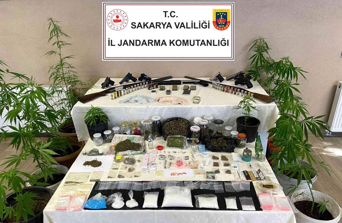 Ev değil sanki uyuşturucu imalathanesi, ele geçirilenler şaşırttı