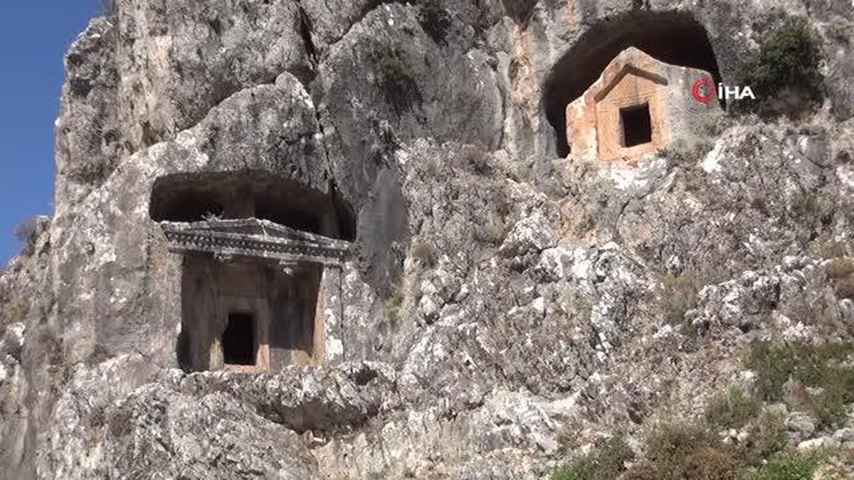 Gizemli kent Thera\'da tiyatro gün yüzüne çıktı