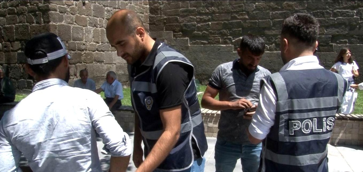 \'Güven Timleri\' kentin huzuru için denetimlerini sürdürüyor