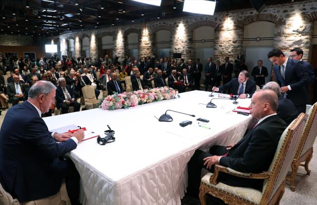 İstanbul'daki tahıl anlaşması AB ve İngiltere'den Türkiye'ye övgü dolu sözler: Alkışlıyoruz İstanbul'daki tahıl anlaşması AB ve İngiltere'den Türkiye'ye övgü dolu sözler: Alkışlıyoruz