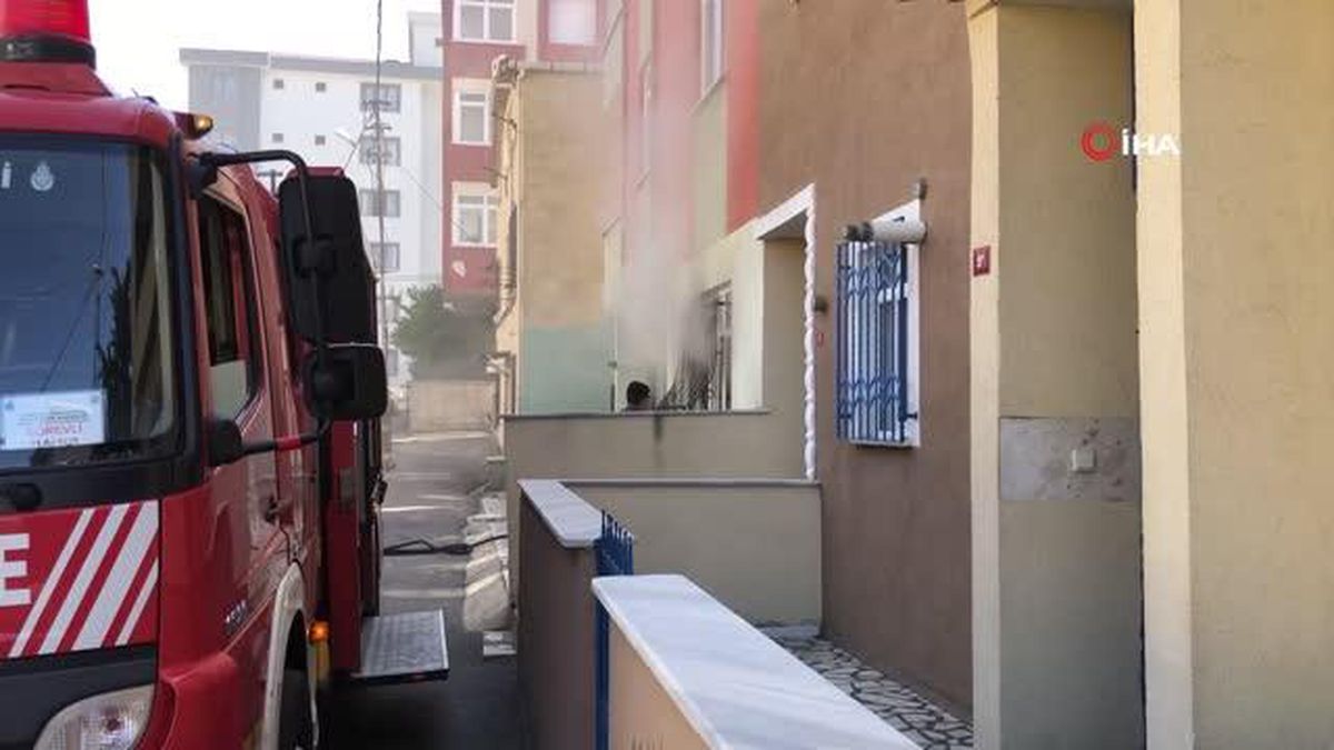 Kartal\'da 4 katlı binanın giriş katında yangın çıktı: Ev sahibi fenalık geçirdi
