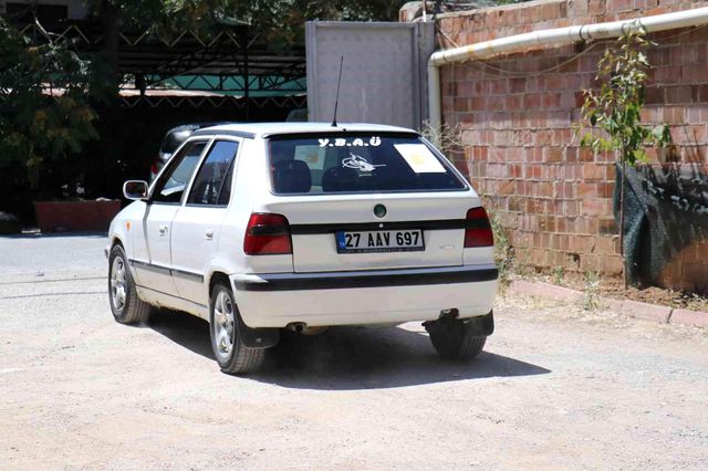 Kayısı talebine yetişemeyince aracını kayısı ile takas etme yoluna gitti Kayısı talebine yetişemeyince aracını kayısı ile takas etme yoluna gitti