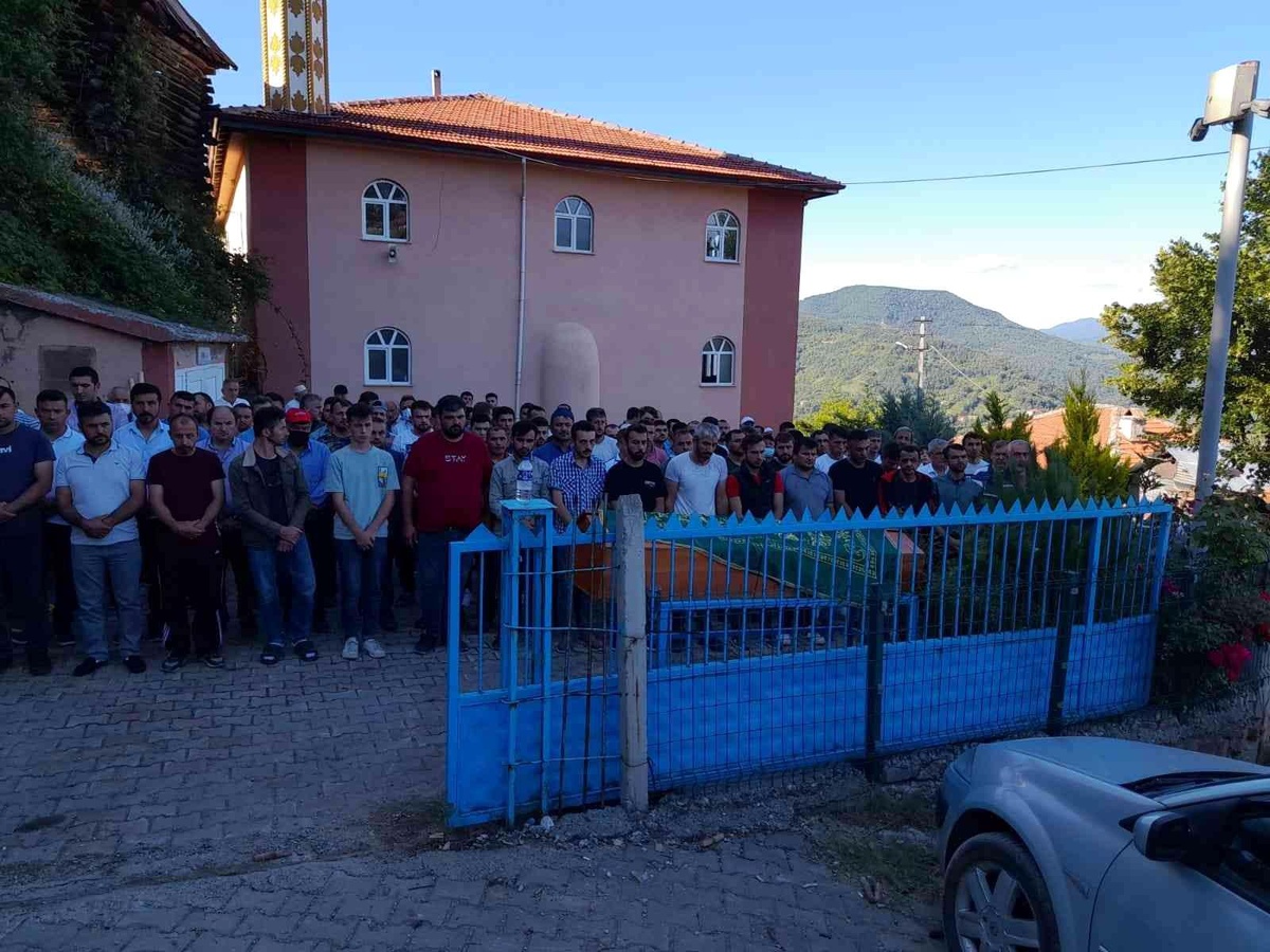 Maden kazasında ölen işçi toprağa verildi