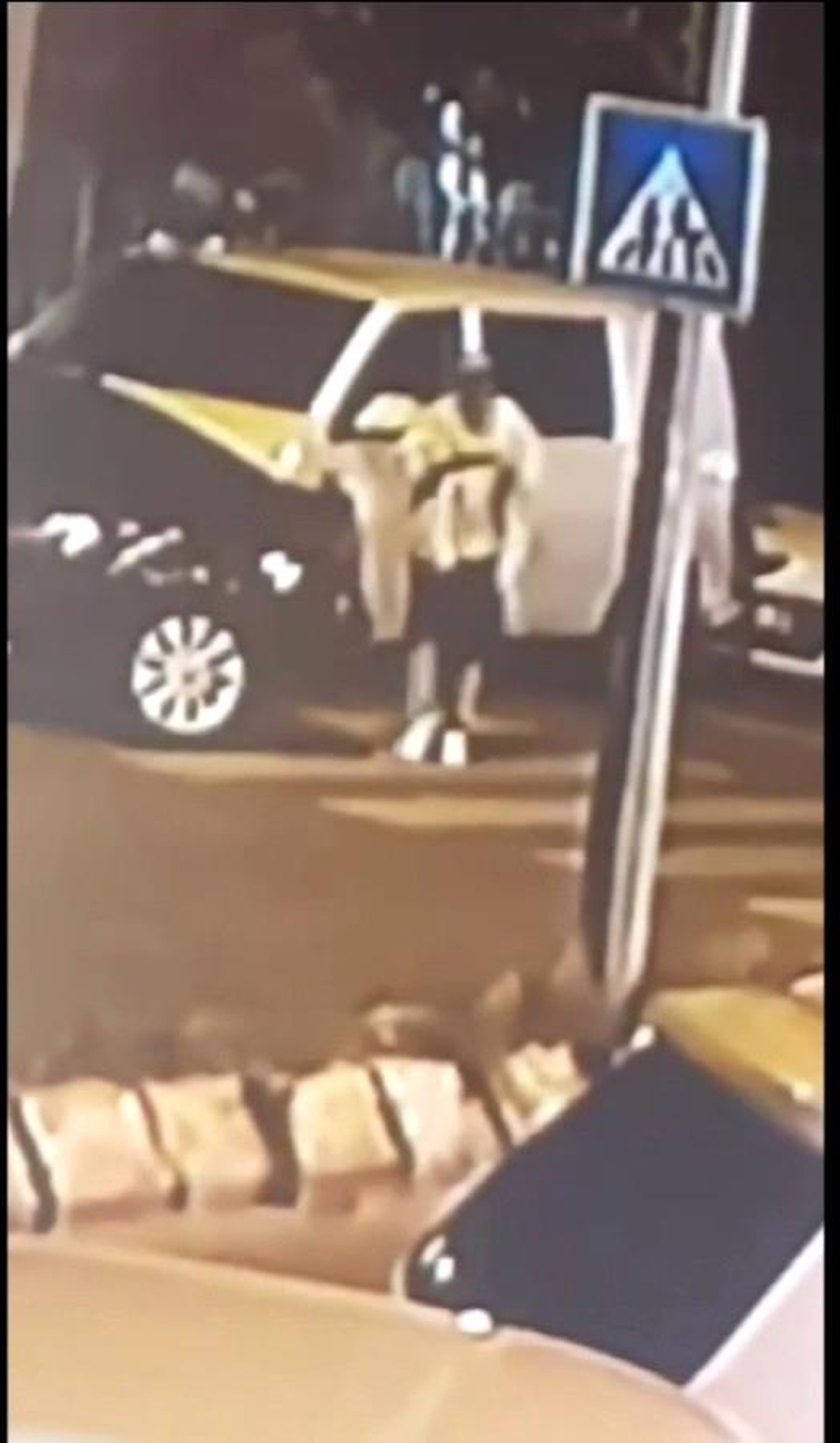 Maltepe\'de yere düşen cüzdanı sahibine vermek yerine alıp uzaklaştı
