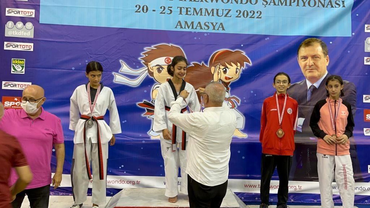 Namağlup Türkiye şampiyonu Azra\'nın sevinç gözyaşları