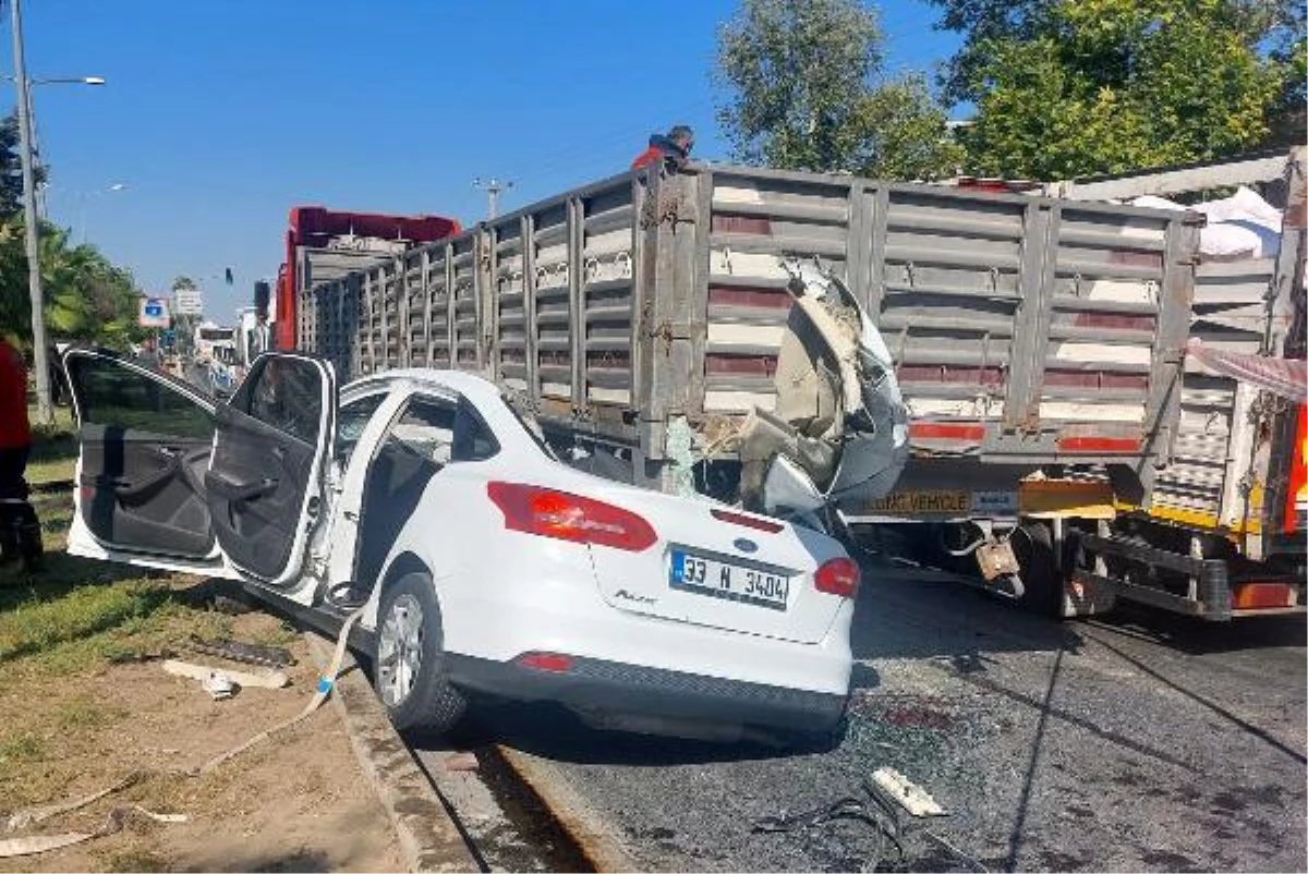 Mersin\'de korkunç kaza: Tıra arkadan çarpan otomobildeki 4 kişi feci şekilde can verdi