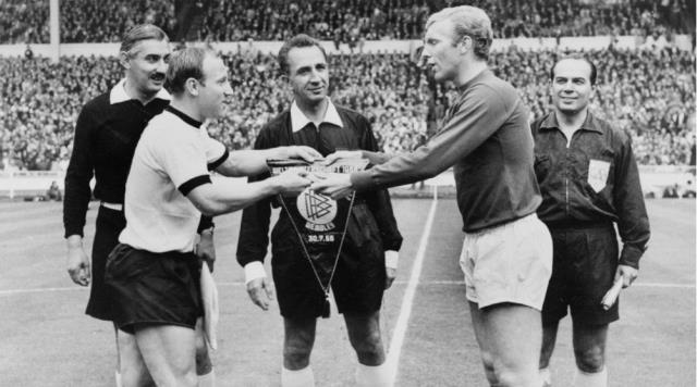 Rekorların adamı olarak bilinen Alman futbolunun efsane ismi Uwe Seeler hayatını kaybetti Rekorların adamı olarak bilinen Alman futbolunun efsane ismi Uwe Seeler hayatını kaybetti