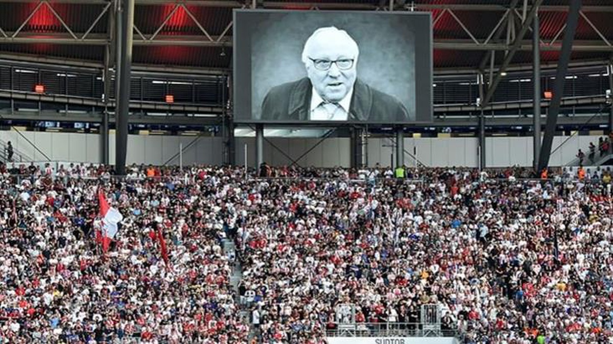 Alman futbolunun efsanesiydi! 580 maçta 490 gol atarak rekor kıran Uwe Seeler yaşamını yitirdi