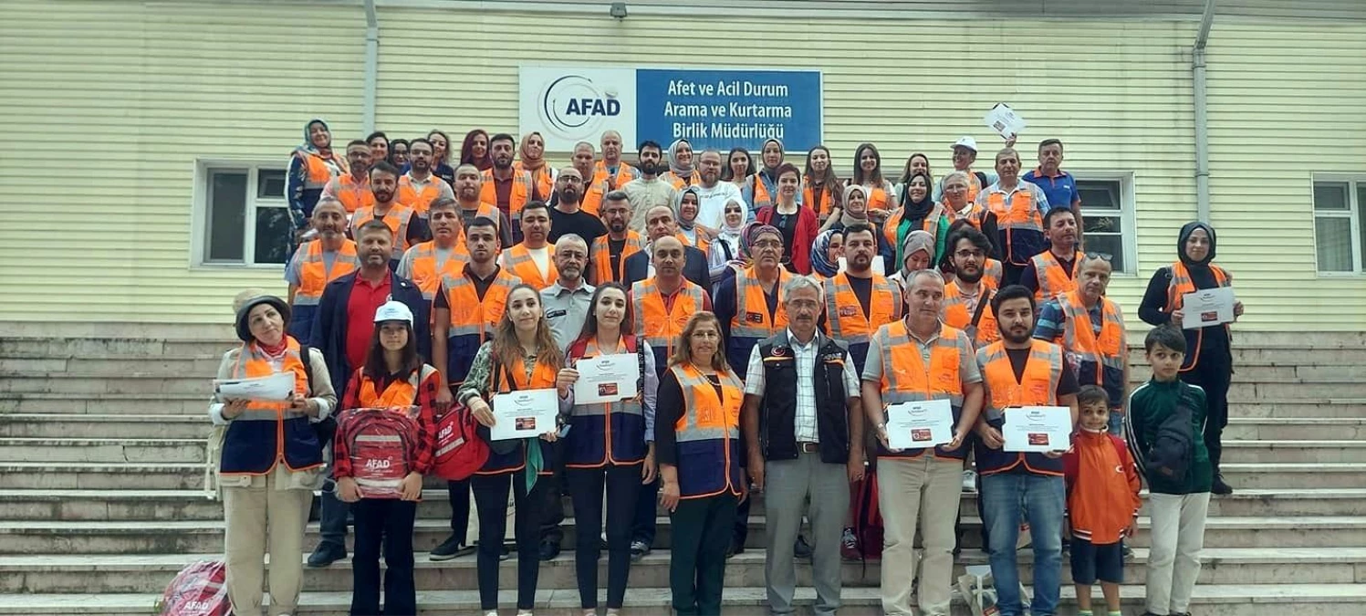 Sakarya\'da 114 AFAD Gönüllüsü belgelerini törenle aldı